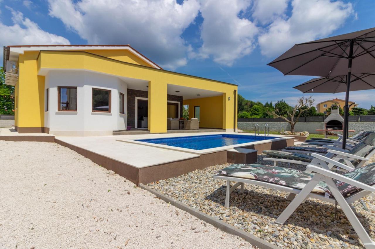 Modern Villa Eve In Medulin With Pool Near The Beach Exterior foto