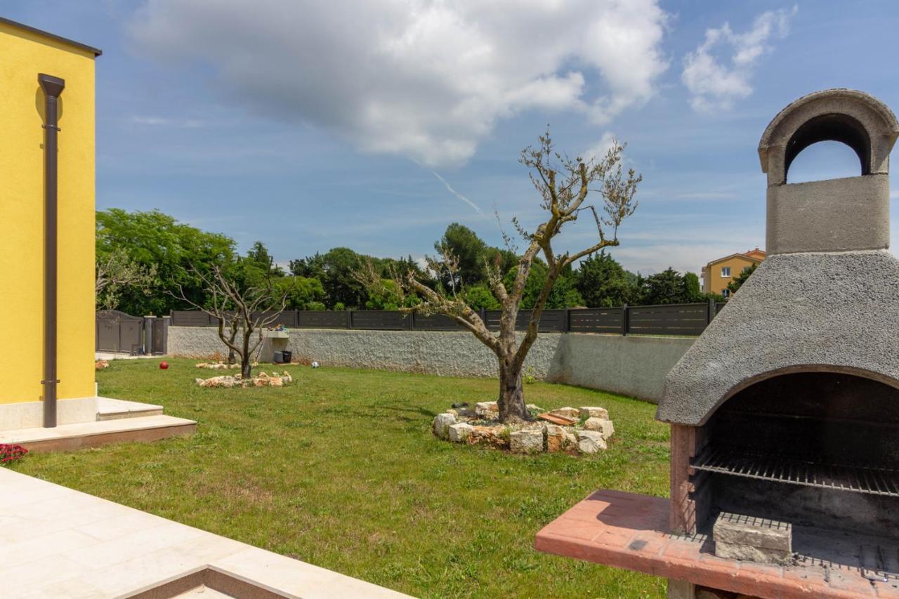 Modern Villa Eve In Medulin With Pool Near The Beach Exterior foto