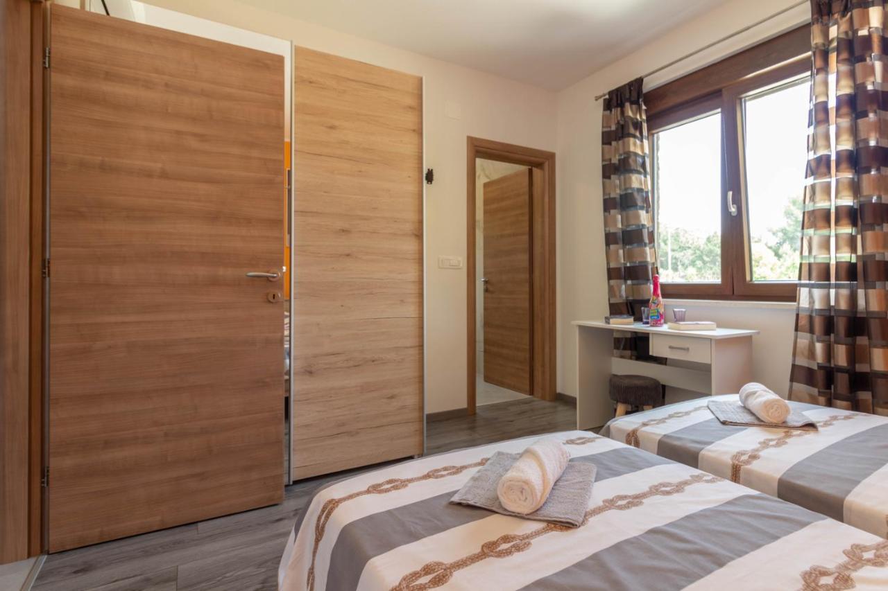 Modern Villa Eve In Medulin With Pool Near The Beach Exterior foto
