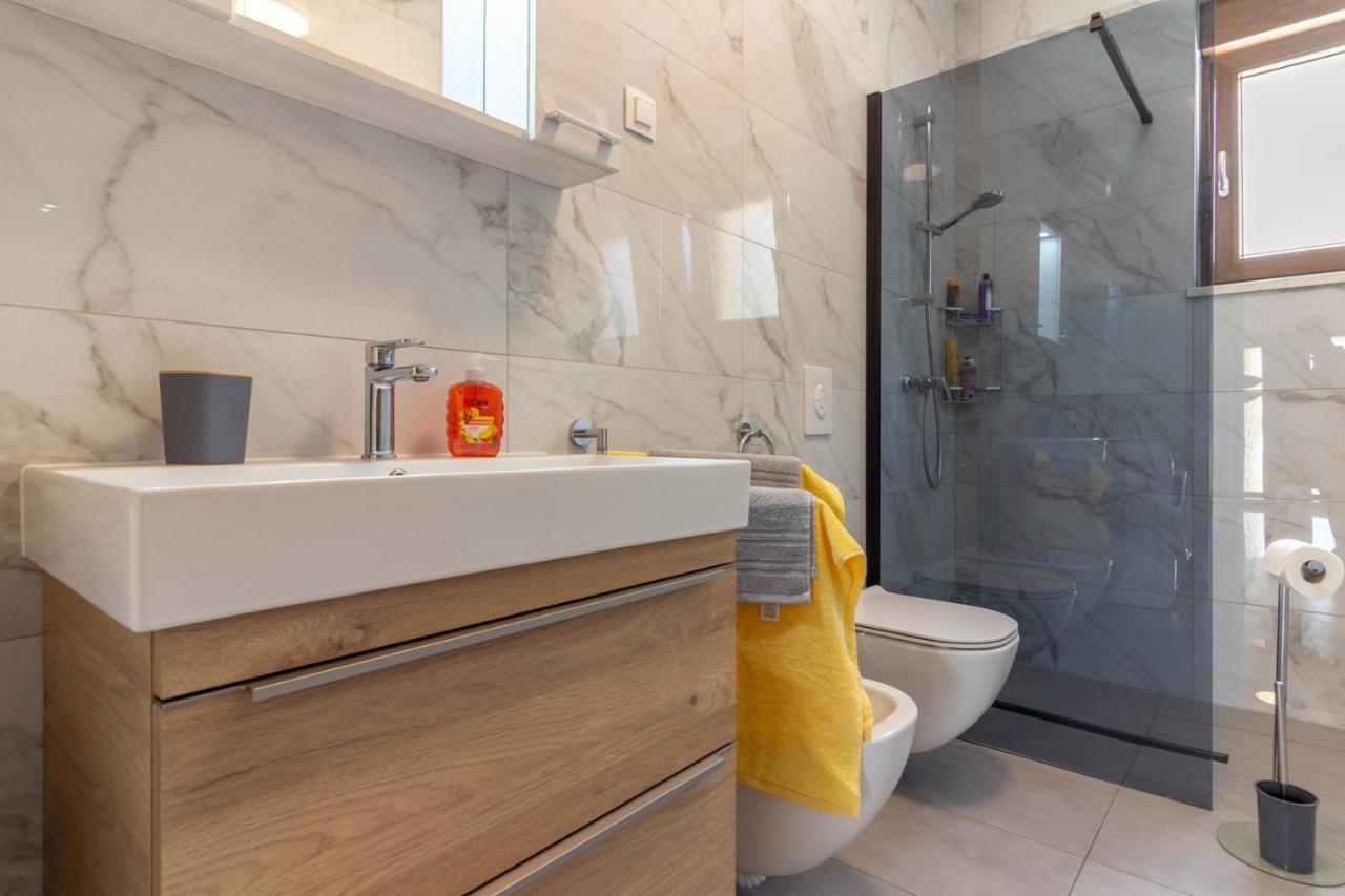 Modern Villa Eve In Medulin With Pool Near The Beach Exterior foto