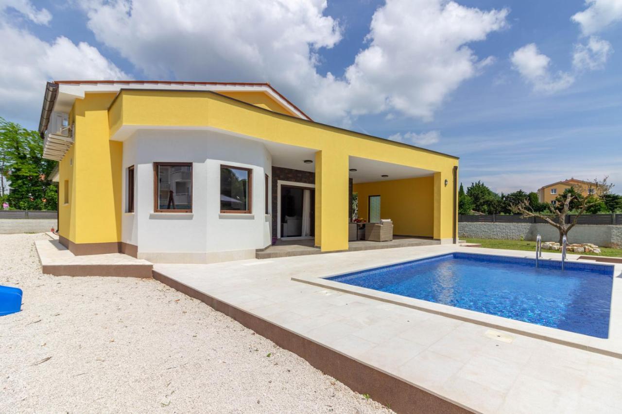 Modern Villa Eve In Medulin With Pool Near The Beach Exterior foto